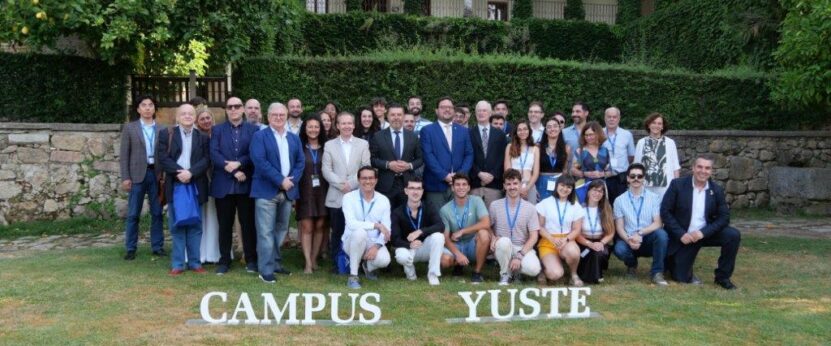 Foto De Grupo Del Curso De Verano De Campus Yuste Preparando La Transición Española A La Democracia